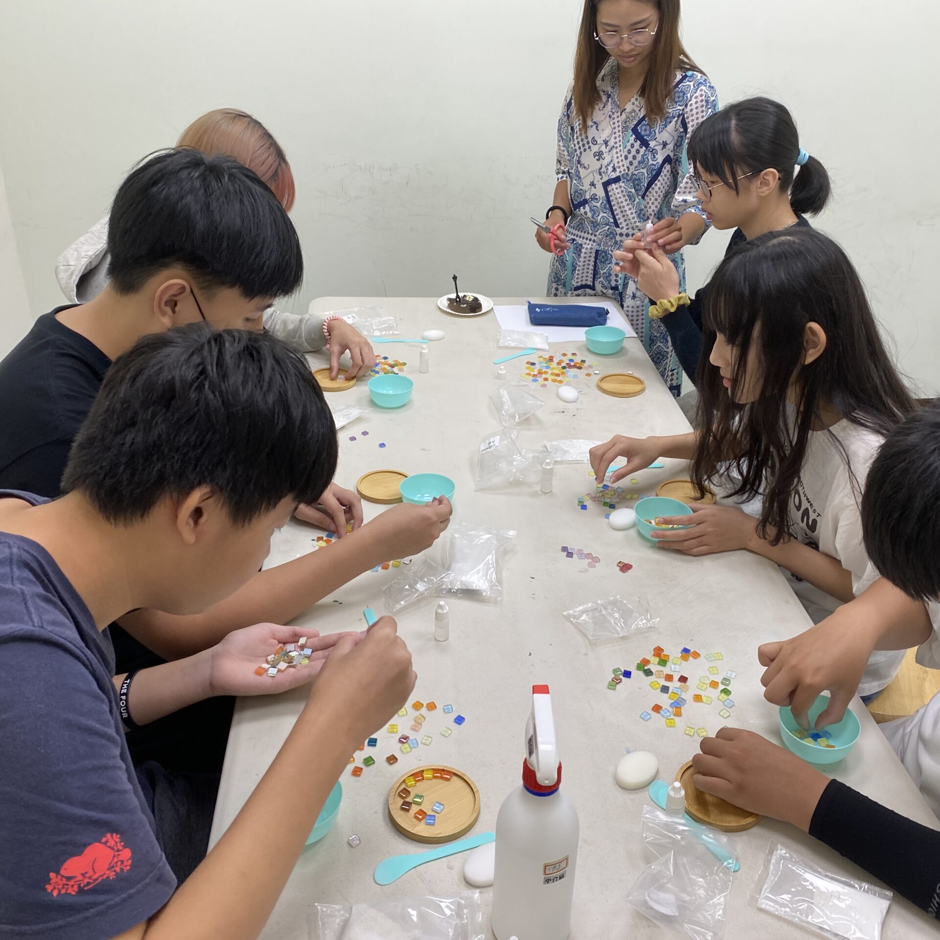 手工藝課-製作馬賽克拼貼杯墊